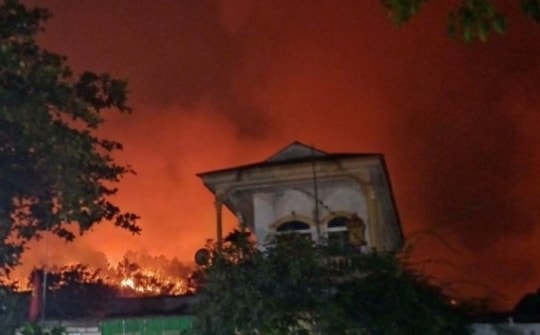 Đang cháy rừng ở rú Đụn, người dân sẵn sàng sơ tán trong đêm