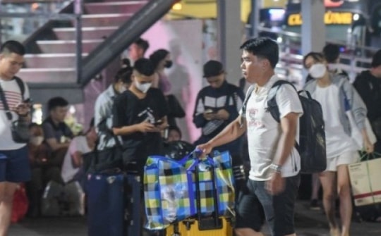 Ngày cuối dịp nghỉ lễ, nhiều người trở lại Hà Nội từ 4 giờ sáng vì sợ tắc đường