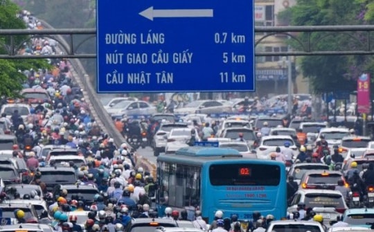 Hết nghỉ lễ, đường phố Hà Nội lại ùn tắc kéo dài