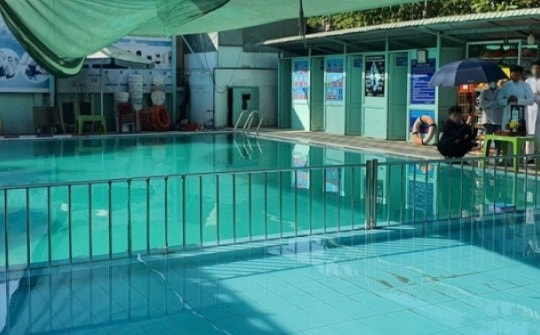 Quận 12: Bé trai 7 tuổi chết đuối ở hồ bơi người lớn