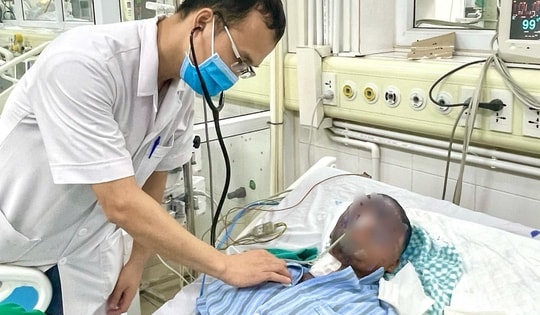 Cô gái 17 tuổi bị thủy đậu biến chứng nặng, suýt tử vong do điều trị sai cách