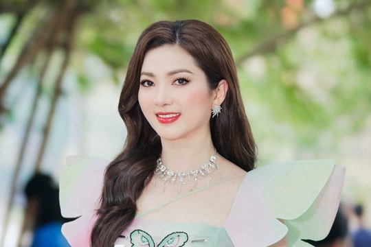 Linda Trương chấm thi vẽ tranh 'Hoan hô chiến sĩ Điện Biên'