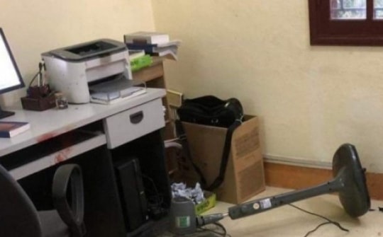 Phó chánh án TAND huyện bị đâm trọng thương trong phòng làm việc