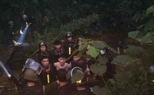 Khởi tố đối tượng dùng súng chống trả lực lượng Công an