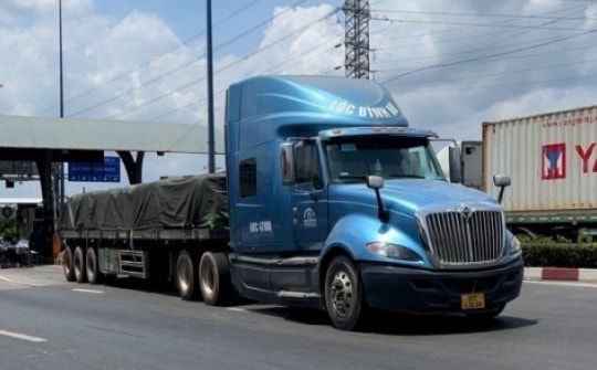 Video: Xe đầu kéo cán tử vong nam nhân viên trạm thu phí