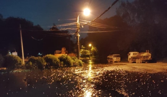 Hà Nội: Tràn bùn thải tại bãi rác Nam Sơn trong đêm