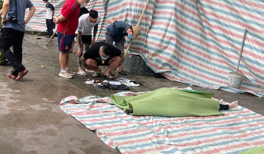 Phát hiện 2 thi thể trẻ tuổi nổi dưới ao ở Bắc Giang