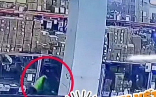 Xôn xao clip nam công nhân tử vong thương tâm tại 1 nhà máy ở Bình Dương