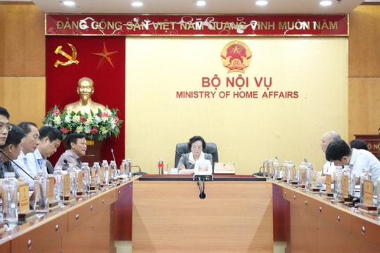 Tập trung cao độ hoàn thiện hồ sơ báo cáo Bộ Chính trị  về chế độ tiền lương mới