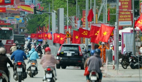 Điện Biên Phủ rực rỡ cờ hoa trước ngày diễu binh, diễu hành