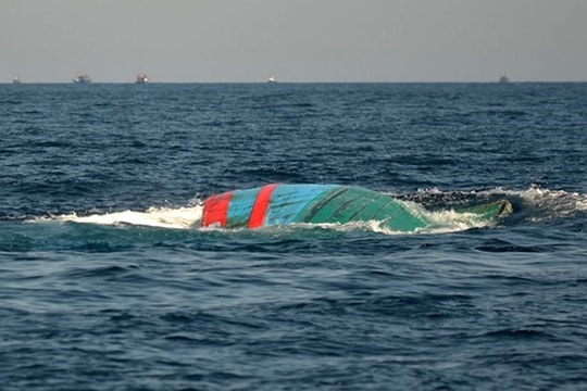 Khẩn trương tìm kiếm 11 thuyền viên mất tích