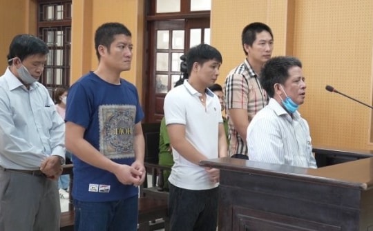 Giúp nhiều người hoãn thi hành án, giám đốc trung tâm pháp y hầu tòa về tội Nhận hối lộ