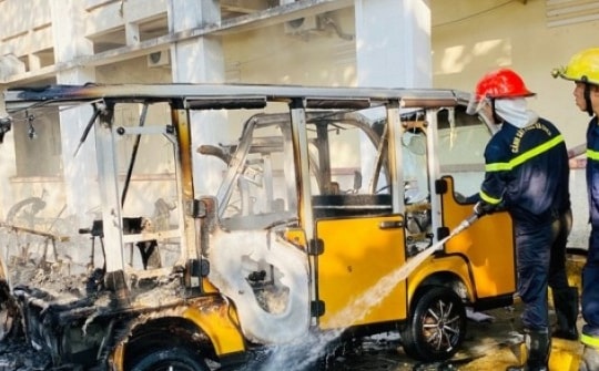 40 xe điện ở Hội An bị thiêu rụi