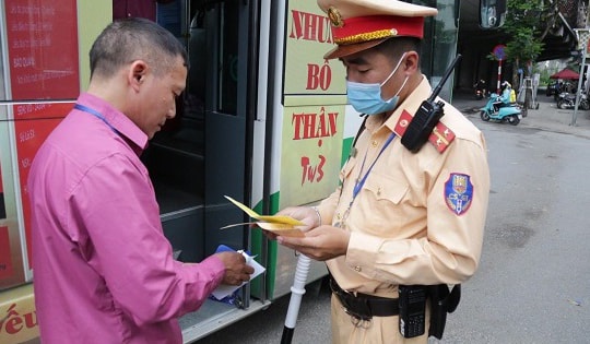 Phạt nhiều tài xế xe buýt vi phạm giao thông