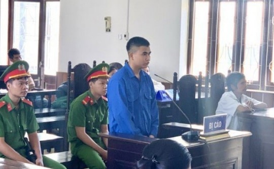 Sát hại cha dượng vì xin 10 nghìn đồng không cho