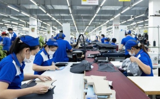 6 quyền lợi người lao động được hưởng khi tăng lương tối thiểu vùng từ 1-7