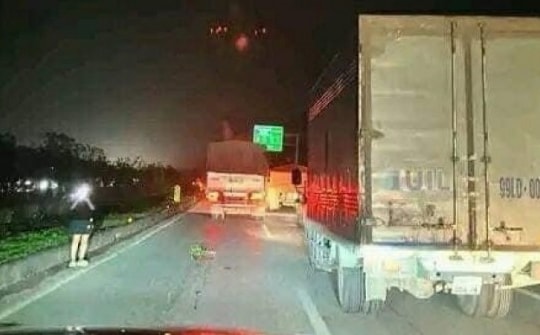 Chạy xe máy ngược chiều trên cao tốc, người đàn ông bị tông tử vong