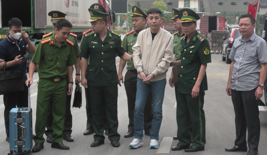 Bắt giữ đối tượng là người nước ngoài đang bị truy nã