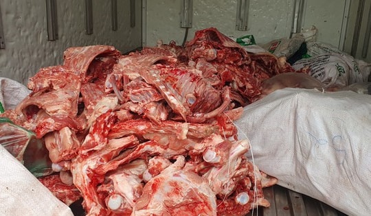 Kinh hoàng 700kg xương lợn, lòng lợn không đảm bảo an toàn thực phẩm, vệ sinh thú y 'suýt' đến mâm cơm người tiêu dùng