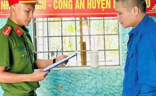 Bị tống tiền vì gửi clip "nóng" cho người lạ