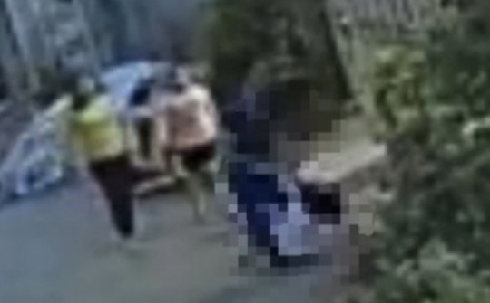 Bé gái bị nữ giáo viên mầm non hành hung dã man: Công an nói gì?