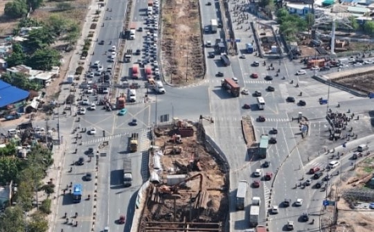 Nút giao lớn nhất TP HCM thông thoáng ngày đầu phân luồng