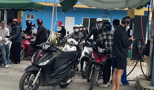 Cây xăng từ chối nhận thanh toán qua chuyển khoản, có đúng luật?