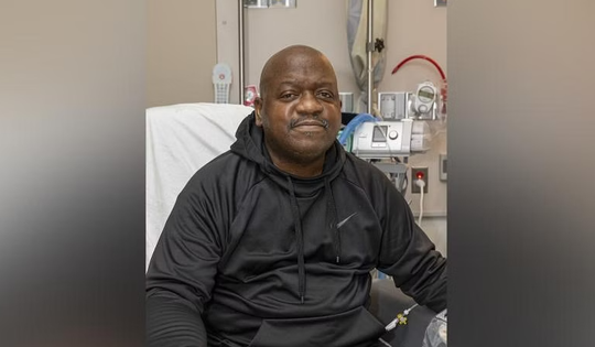 Bệnh nhân đầu tiên được ghép thận lợn qua đời