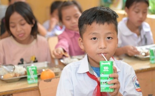 Nỗ lực nhiều hơn để mọi trẻ em được uống sữa