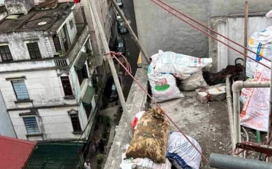 Hà Nội: Nam công nhân ngã từ tầng 6 xuống đất tử vong