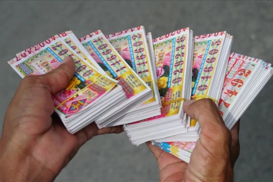Vé số “ế” hóa “lộc trời” đổi đời cho 4 gia đình