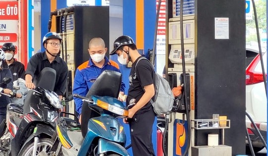 Từ 15h chiều nay (16/5), giá xăng dầu tăng giảm đan xen, xăng RON95-III vẫn vượt 23.000 đồng/lít