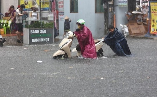 Thời tiết ngày 16/5: Miền Bắc và miền Nam đề phòng ngập úng do mưa lớn