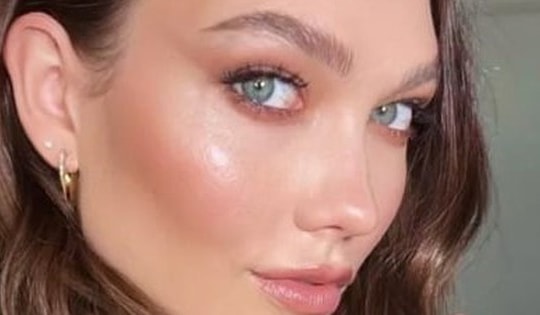 Xu hướng trang điểm da ngọc trai đang gây sốt là gì?