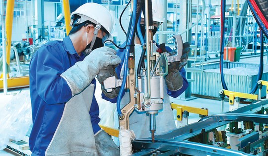 Tin vui cho người lao động làm việc theo hợp đồng lao động, lương tối thiểu vùng sẽ tăng 6% từ 1/7/2024