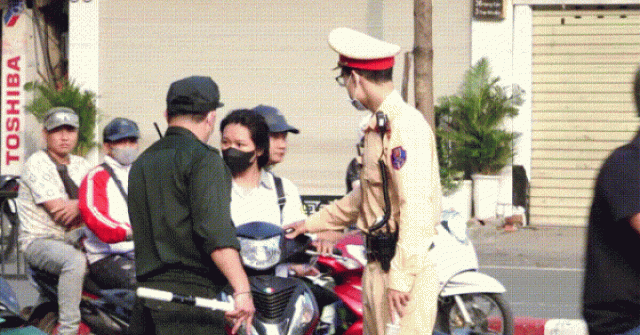 5 tổ công tác đặc biệt lập biên bản ‘mỏi tay’ trong ngày thứ hai ra quân xử lý vi phạm giao thông