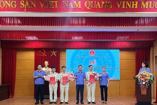 Viện kiểm sát nhân dân tỉnh công bố và trao các quyết định bổ nhiệm cán bộ