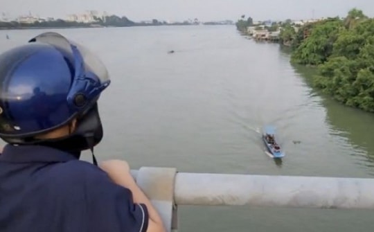 Nam thanh niên để ví tiền, điện thoại trên cầu rồi nhảy xuống sông Đồng Nai