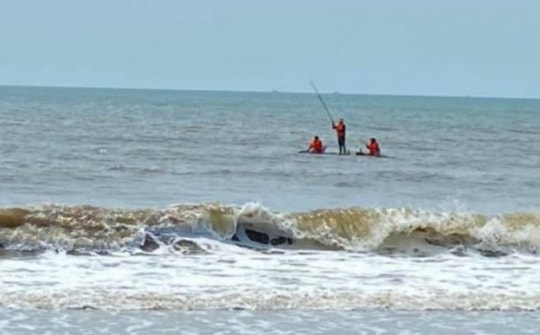 5 học sinh tắm biển, 1 em tử vong, 1 em đang mất tích