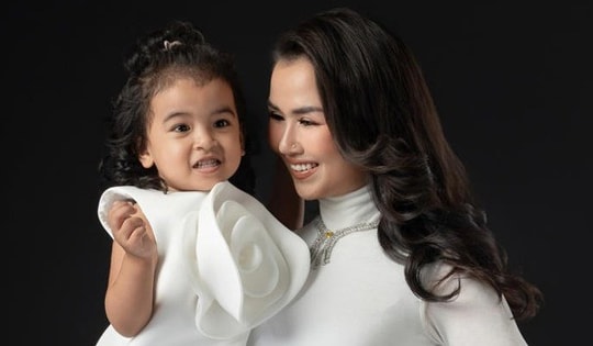 Đang mang thai ở tháng thứ 4, Võ Hạ Trâm bức xúc trước câu nói đùa: "Có em là con ra rìa rồi"