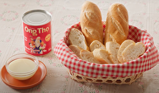 Bánh mì chấm sữa đặc – tự hào văn hóa ẩm thực Việt
