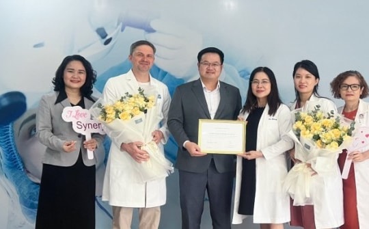 Mắt Việt - Nga liên tục nhận giải phẫu thuật nhiều nhất Việt Nam về thuỷ tinh thể đa tiêu cao cấp