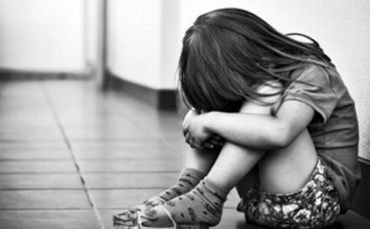 Người phụ nữ bị phạt vì đánh con riêng của bạn trai