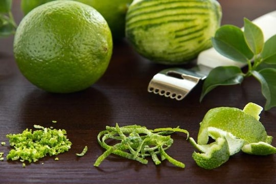 Lý do vắt chanh không nên bỏ vỏ