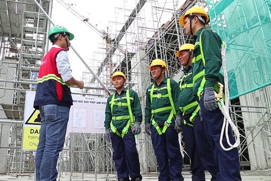 Thủ tướng yêu cầu rà soát kỹ quy trình an toàn, vệ sinh lao động, bảo đảm tuyệt đối an toàn cho người lao động