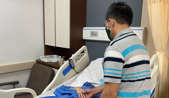 Bố nữ bác sĩ bị kính đổ vào người ở The Coffee House: 'Tinh thần con rất tốt'