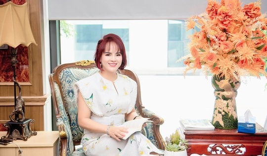 Nữ doanh nhân Nguyễn Thị Thu Khoa - Người chèo lái HDB Hà Nội vươn đến thành công