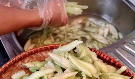 3 món ăn ngon giải nhiệt ngày hè với dọc mùng, khi chế biến cần chú ý để tránh bị ngứa