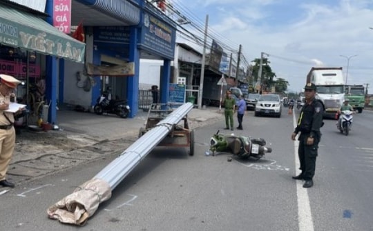 Vụ xe ba gác chở tôn đi ngược chiều "cắt" chết người: Tạm giữ lái xe