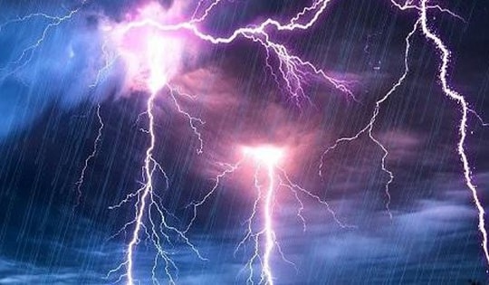 Kỹ năng phòng tránh sét cơ bản người dân cần nắm rõ trong những ngày mưa dông